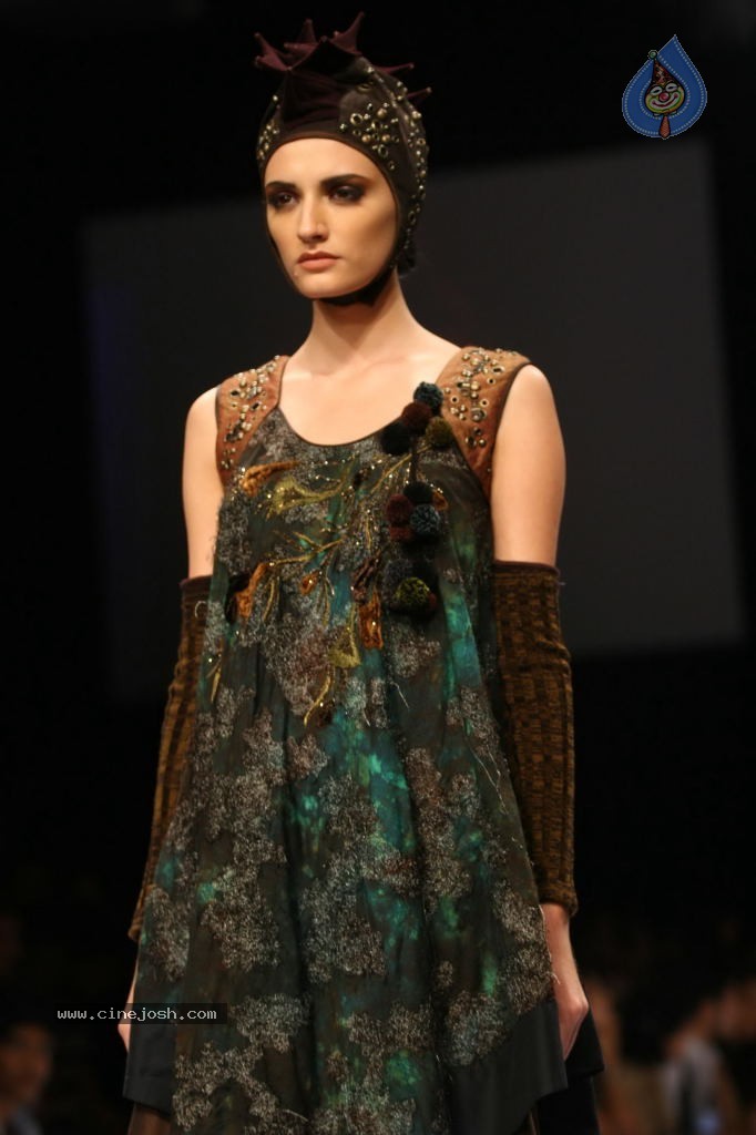 LFW Winter Festive 2011 All Shows - 14 / 34 photos
