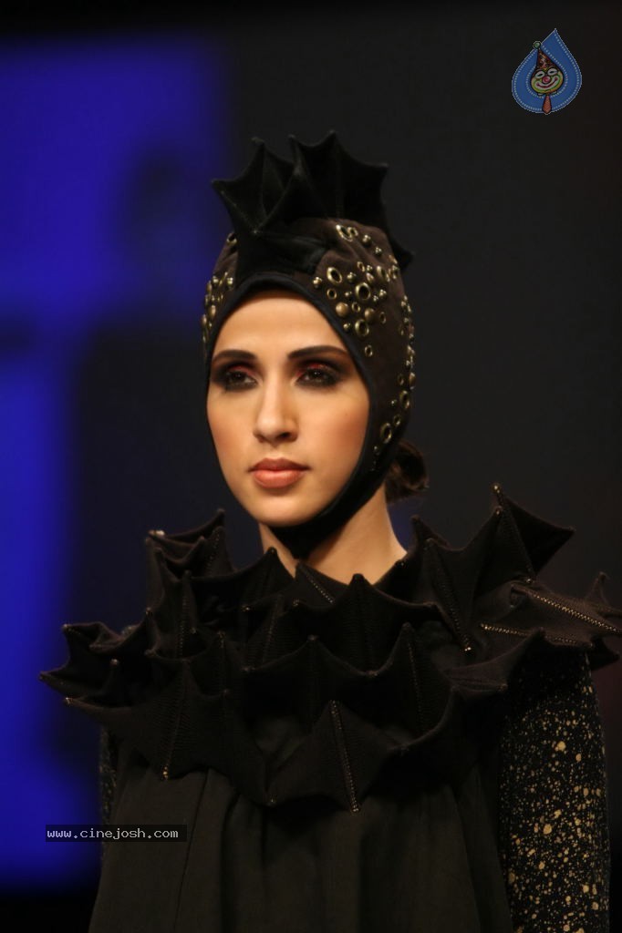 LFW Winter Festive 2011 All Shows - 18 / 34 photos