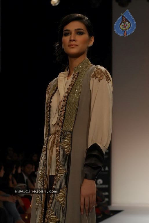 LFW Winter Festive 2012 Fashion Show - 26 / 123 photos