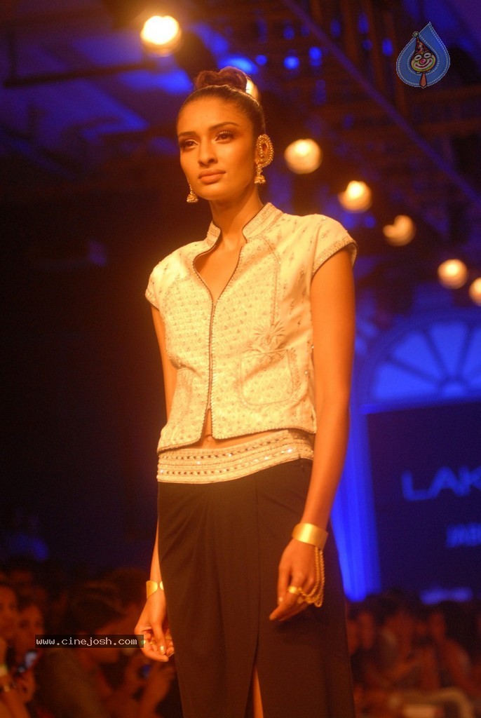 LFW Winter Festive 2014 Day 3 - 35 / 110 photos