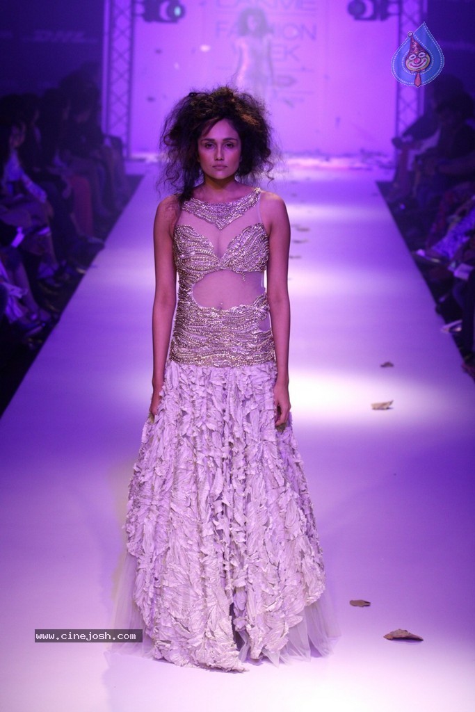 LFW Winter Festive 2014 Day 3 - 50 / 110 photos