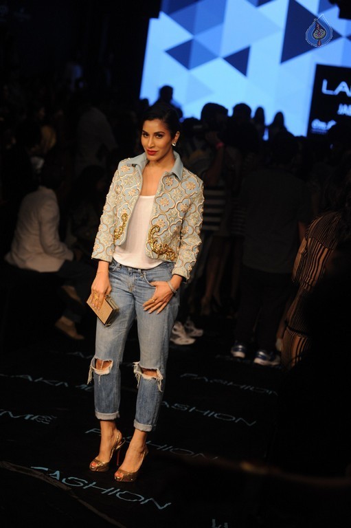 LFW Winter Festive 2015 Fashion Show 2 - 12 / 78 photos