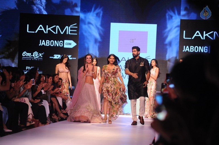 LFW Winter Festive 2015 Fashion Show 2 - 16 / 78 photos