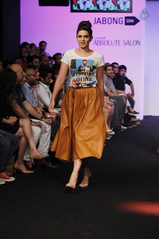 LFW Winter Festive 2015 Fashion Show 2 - 19 / 78 photos
