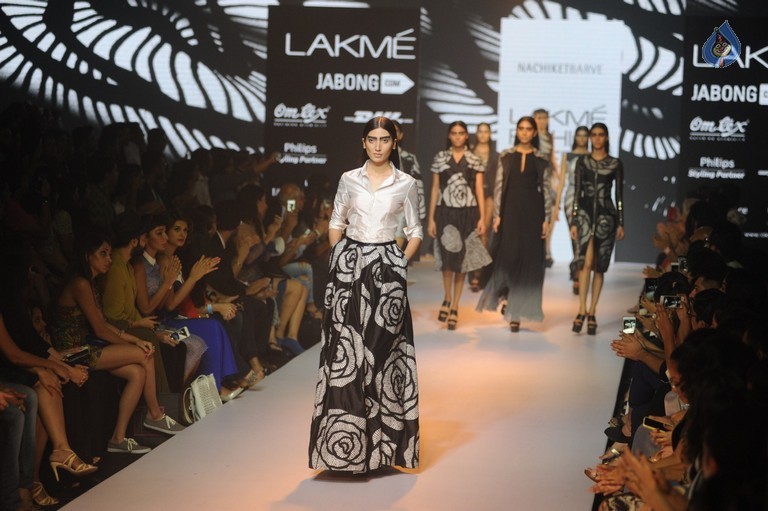 LFW Winter Festive 2015 Fashion Show 2 - 25 / 78 photos