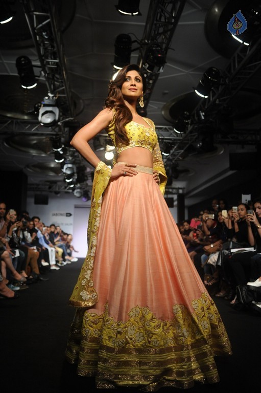 LFW Winter Festive 2015 Fashion Show 2 - 27 / 78 photos