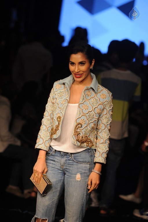 LFW Winter Festive 2015 Fashion Show 2 - 31 / 78 photos