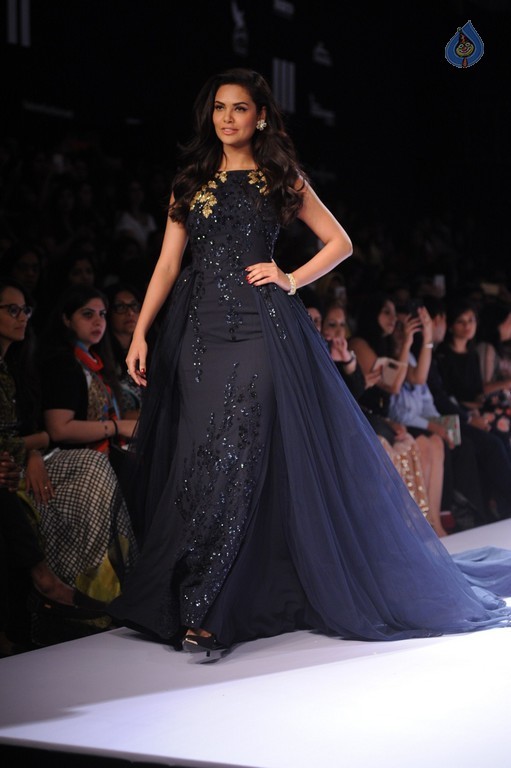 LFW Winter Festive 2015 Fashion Show 2 - 32 / 78 photos