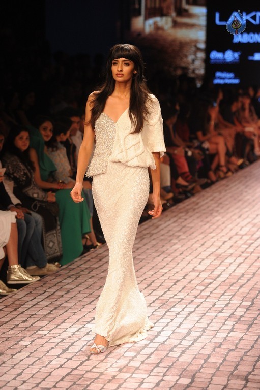 LFW Winter Festive 2015 Fashion Show 2 - 36 / 78 photos
