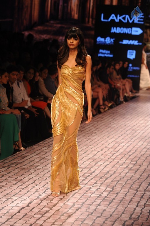 LFW Winter Festive 2015 Fashion Show 2 - 38 / 78 photos