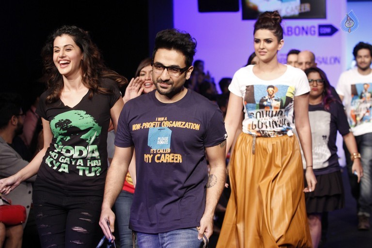 LFW Winter Festive 2015 Fashion Show 2 - 43 / 78 photos