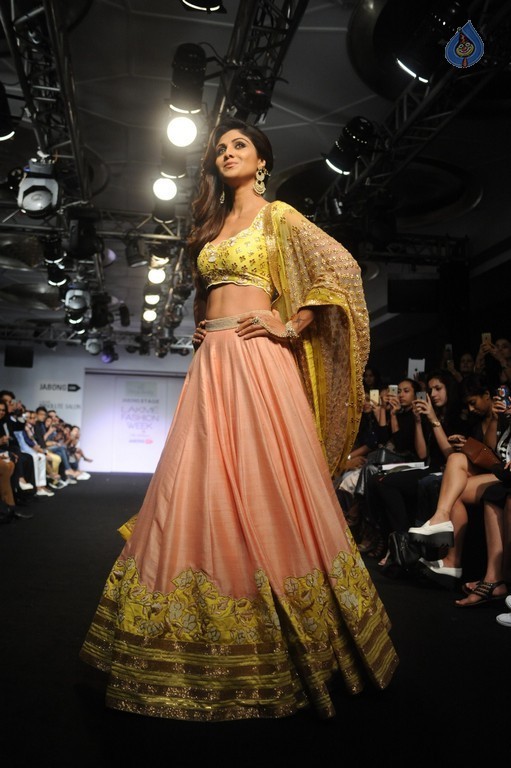LFW Winter Festive 2015 Fashion Show 2 - 55 / 78 photos