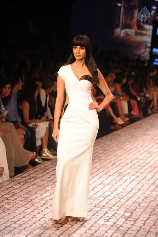 LFW Winter Festive 2015 Fashion Show 2 - 57 / 78 photos