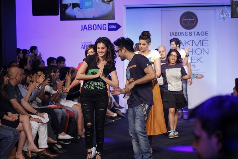LFW Winter Festive 2015 Fashion Show 2 - 59 / 78 photos