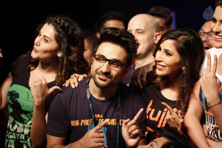 LFW Winter Festive 2015 Fashion Show 2 - 60 / 78 photos