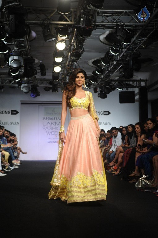 LFW Winter Festive 2015 Fashion Show 2 - 66 / 78 photos