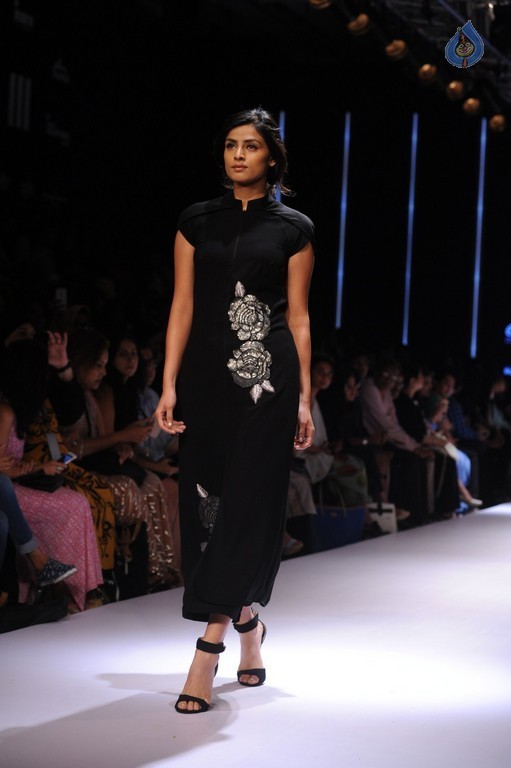 LFW Winter Festive 2015 Fashion Show 2 - 77 / 78 photos