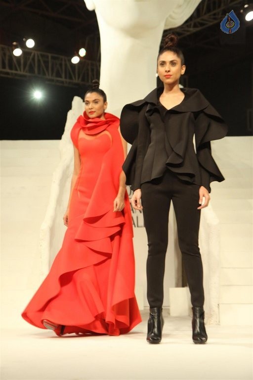 LFW Winter Festive 2015 Grand Finale - 14 / 42 photos