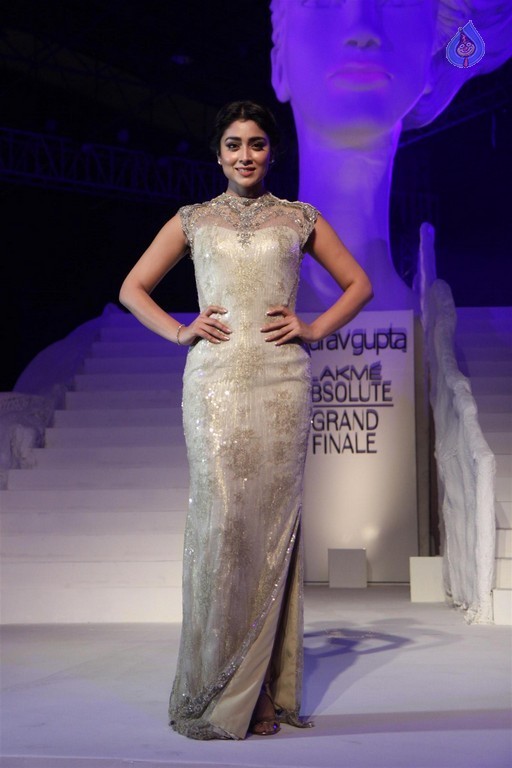 LFW Winter Festive 2015 Grand Finale Red Carpet - 3 / 30 photos