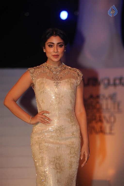 LFW Winter Festive 2015 Grand Finale Red Carpet - 24 / 30 photos