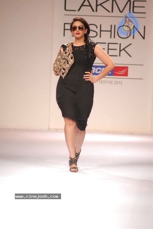 LFW Winter Festive Day 5 All Shows - 54 / 152 photos