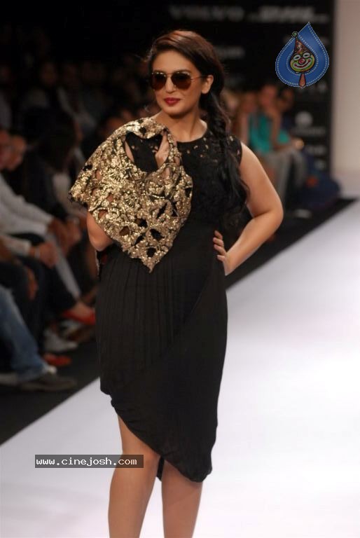 LFW Winter Festive Day 5 All Shows - 98 / 152 photos