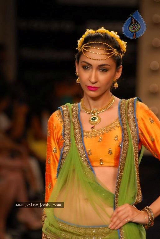 LFW Winter Festive Day 5 All Shows - 139 / 152 photos