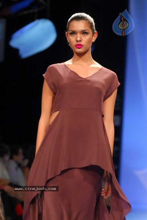 LFW Winter Festive Fashion Show - 72 / 152 photos