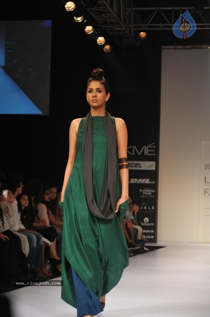 LFW Winter Festive Fashion Show - 130 / 152 photos