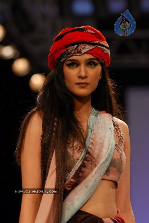 LFW Winter Festive Fashion Show - 140 / 152 photos