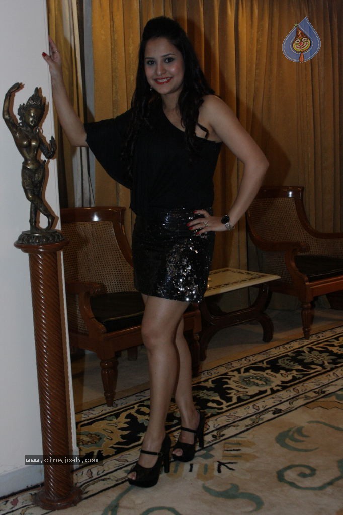 Liza Malik Birthday Celebrations - 12 / 27 photos