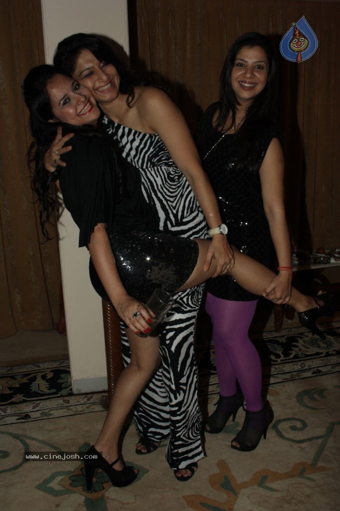 Liza Malik Birthday Celebrations - 17 / 27 photos