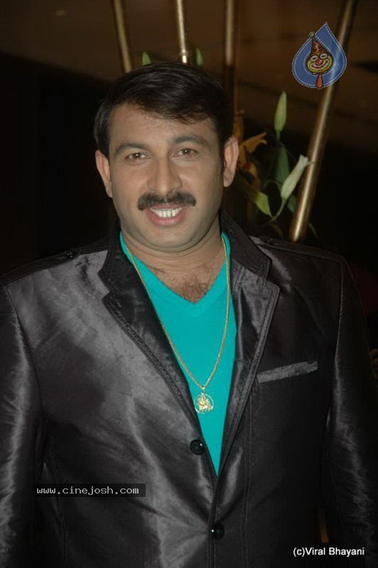 Liza Mallik Big Bhojpuri Debut with Manoj Tiwari - 35 / 88 photos