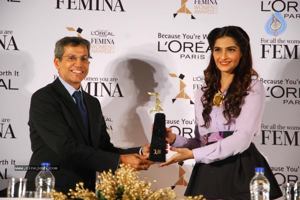 Loreal Femina Women Awards 2012 - 7 / 23 photos