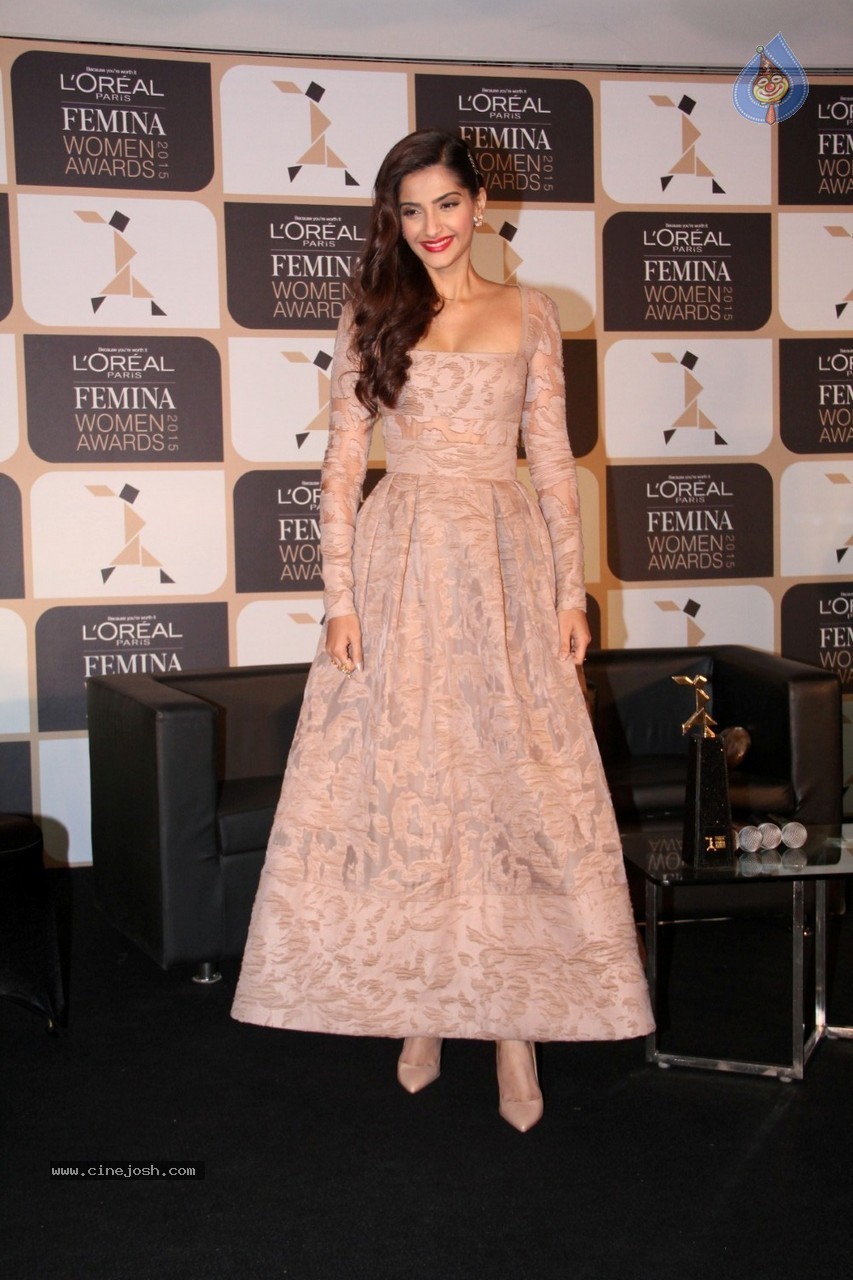 LOreal Paris Femina Women Award Event - 11 / 22 photos