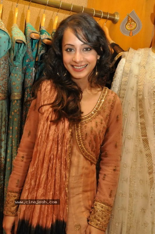 Love Breakups Zindagi Cast at Ritu Kumar Store - 12 / 26 photos