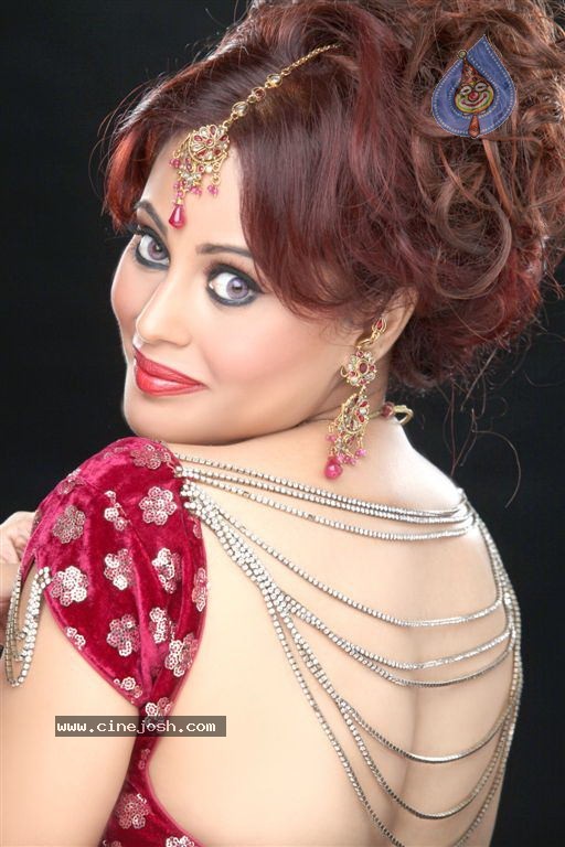 Loveleen Tetarbe Spicy Stills - 4 / 7 photos