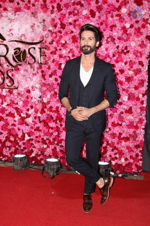 Lux Golden Awards Red Carpet 1 - 23 / 27 photos