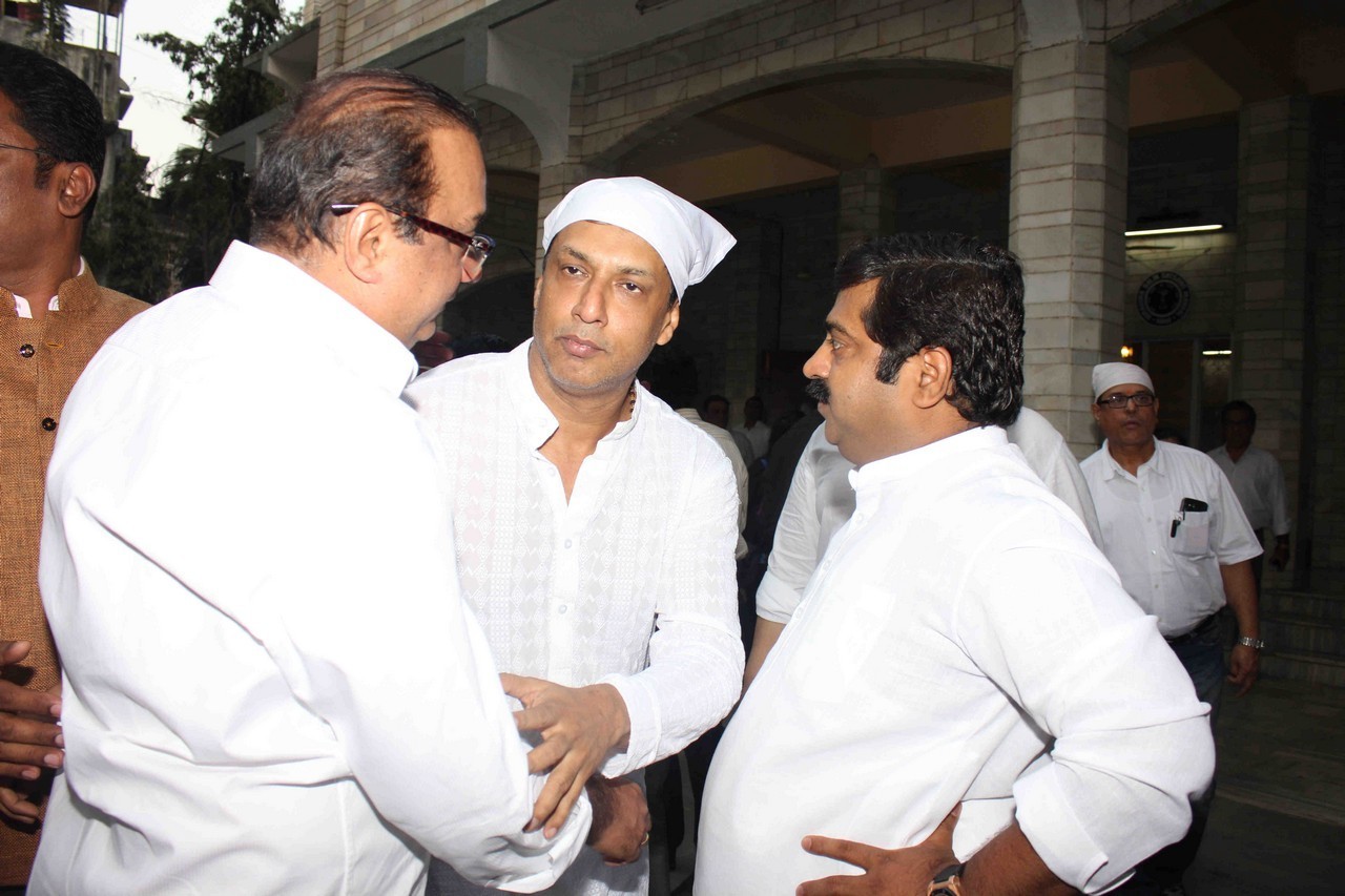 Madhur Bhandarkar Mother Condolence Meet - 13 / 85 photos