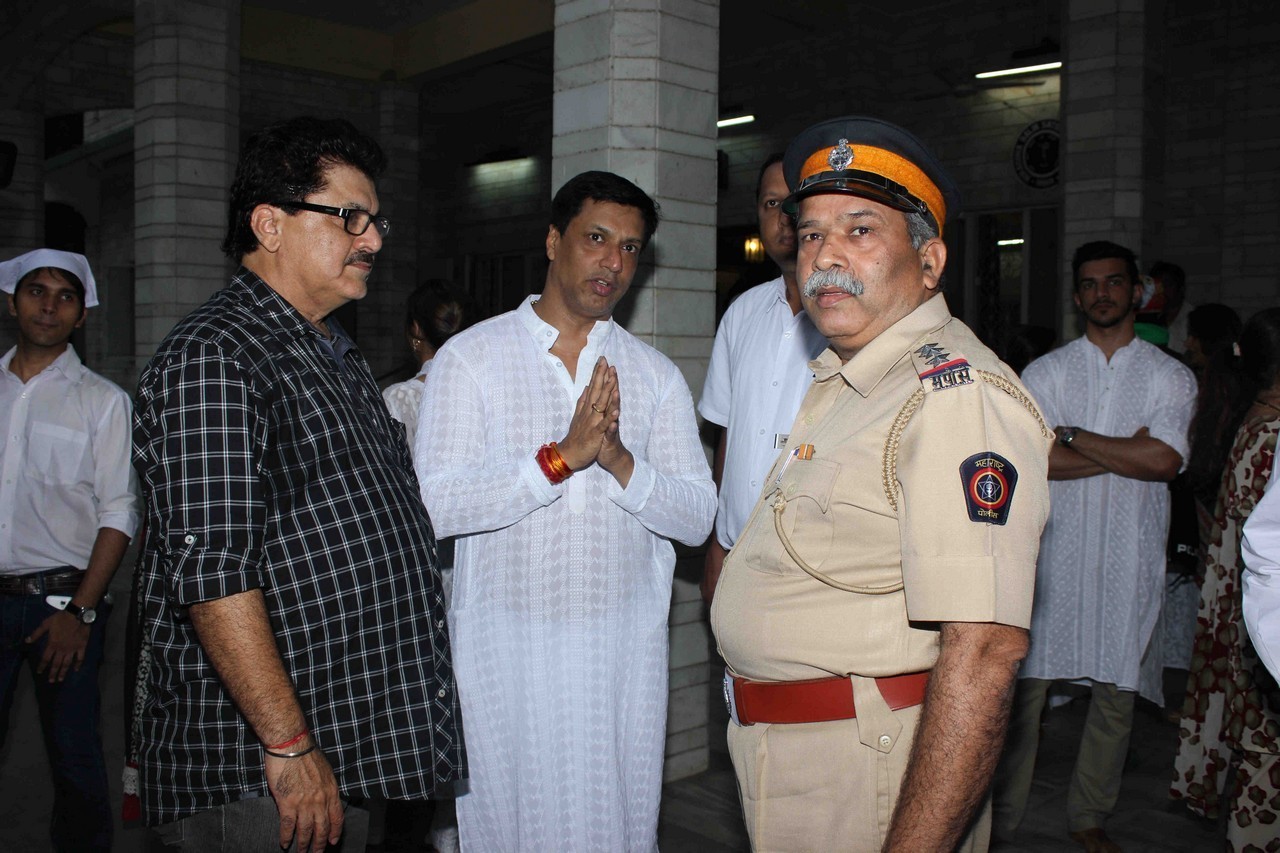 Madhur Bhandarkar Mother Condolence Meet - 21 / 85 photos