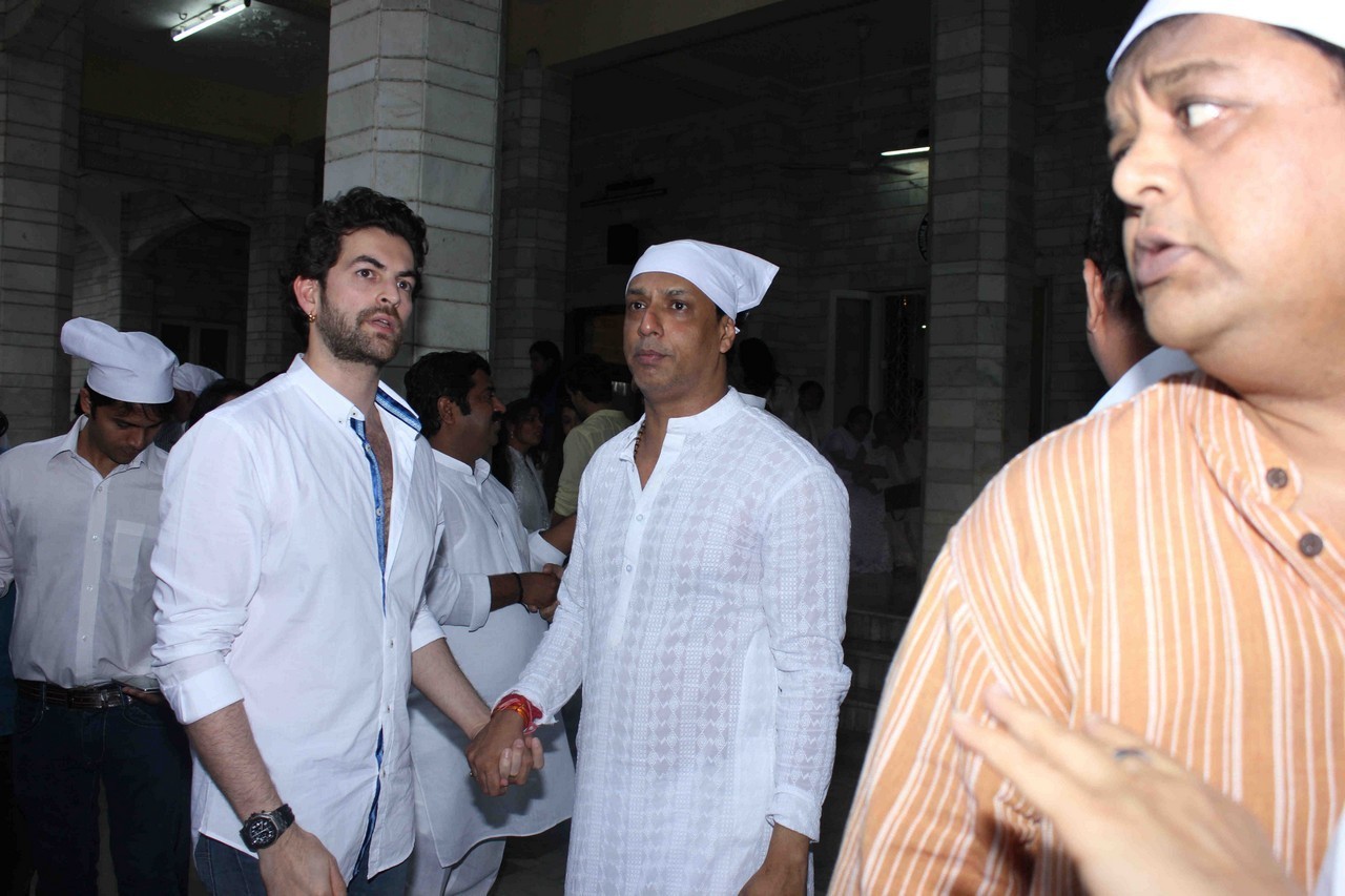 Madhur Bhandarkar Mother Condolence Meet - 22 / 85 photos