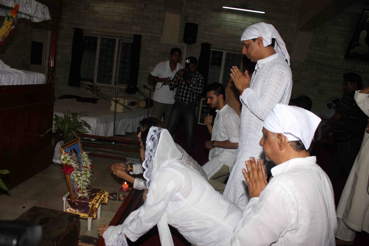 Madhur Bhandarkar Mother Condolence Meet - 34 / 85 photos