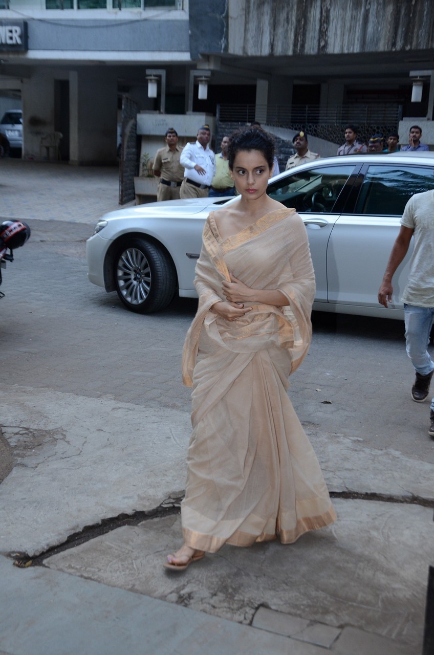 Madhur Bhandarkar Mother Condolence Meet - 38 / 85 photos
