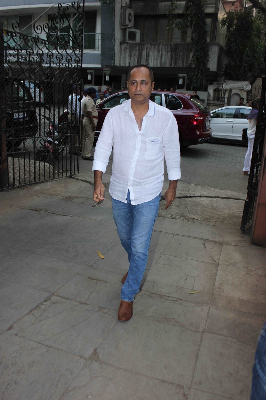 Madhur Bhandarkar Mother Condolence Meet - 50 / 85 photos