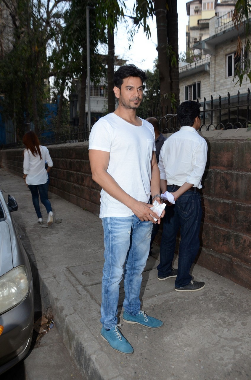 Madhur Bhandarkar Mother Condolence Meet - 53 / 85 photos