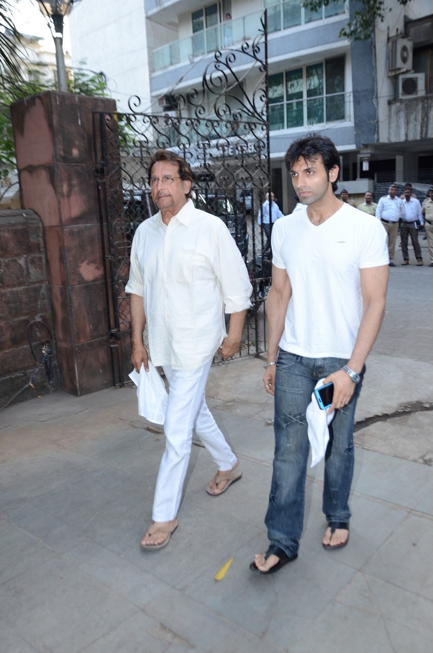 Madhur Bhandarkar Mother Condolence Meet - 54 / 85 photos