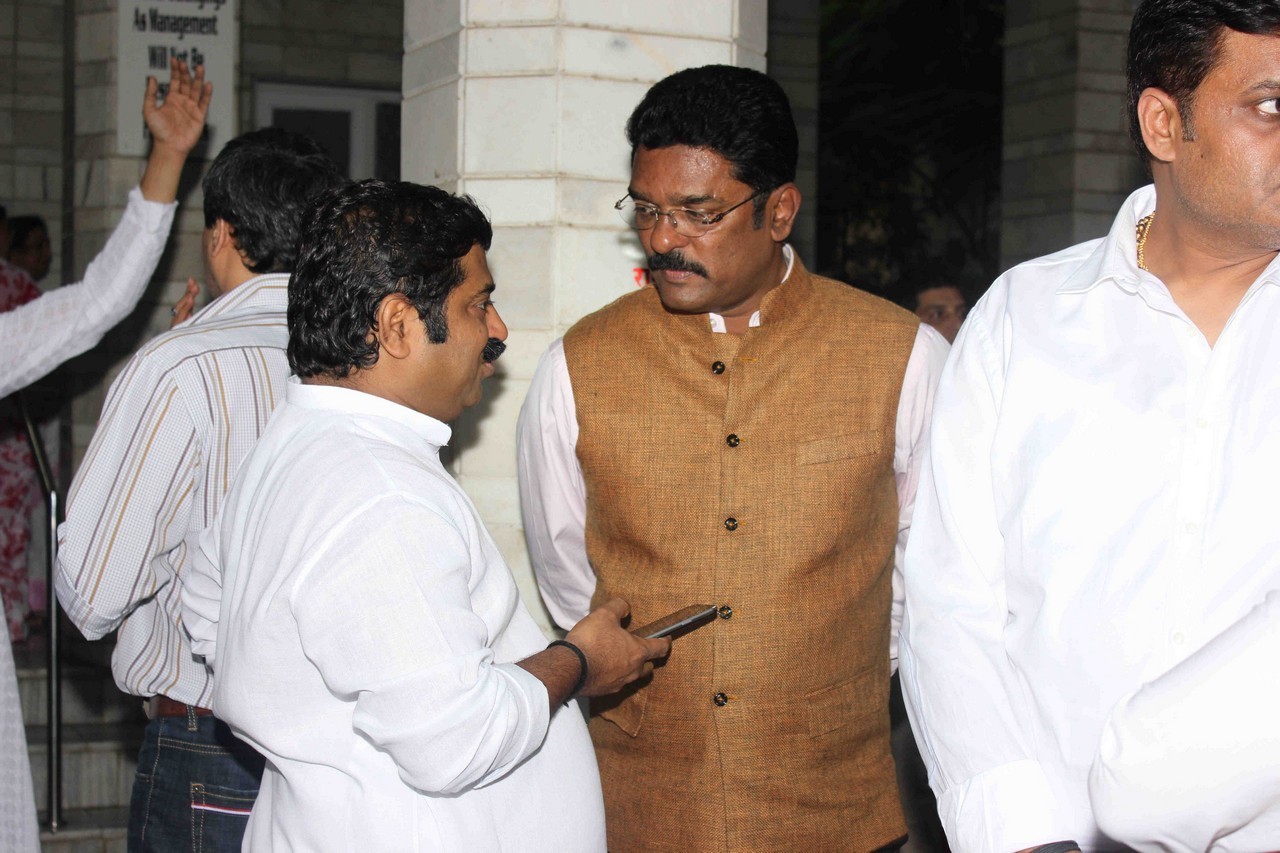 Madhur Bhandarkar Mother Condolence Meet - 55 / 85 photos