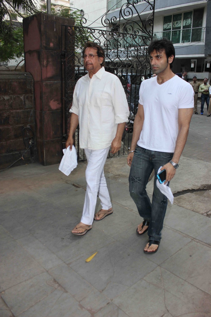 Madhur Bhandarkar Mother Condolence Meet - 58 / 85 photos