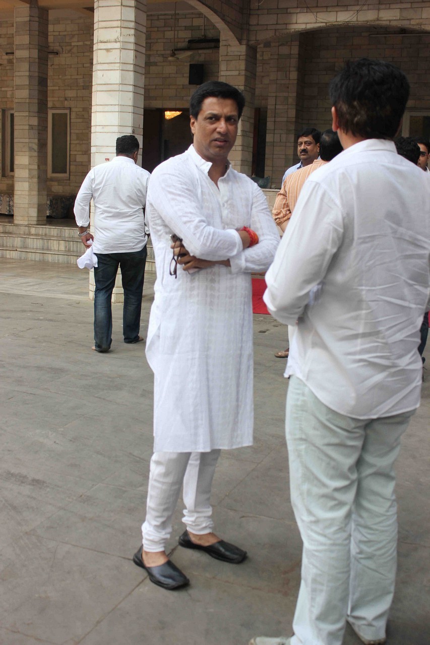 Madhur Bhandarkar Mother Condolence Meet - 63 / 85 photos