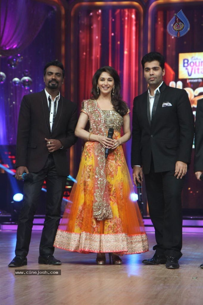 Madhuri Dixit at Jhalak Dikhla Jaa Season 5 - 20 / 34 photos